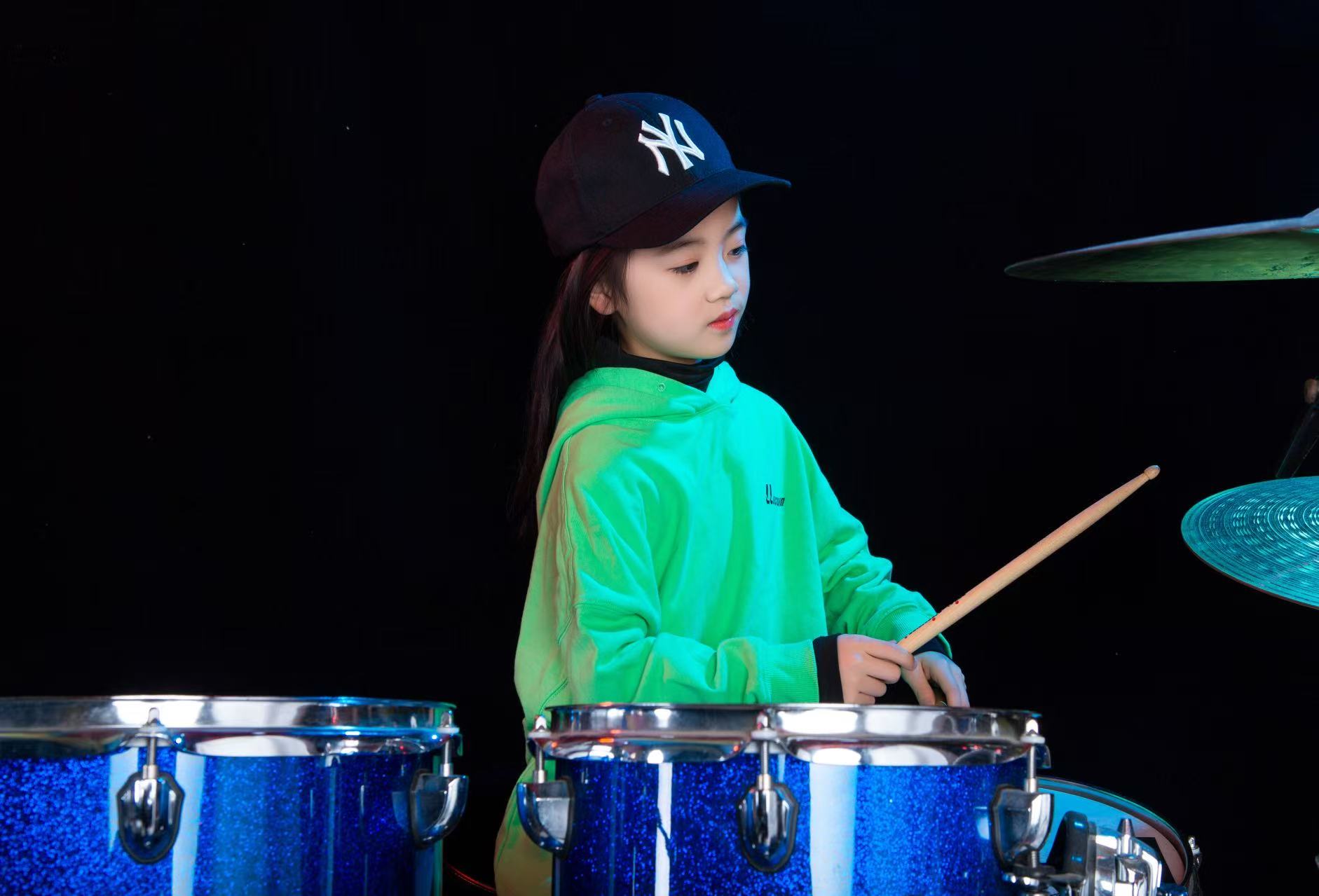 甲譜琴行架子鼓小學(xué)生培訓(xùn)學(xué)習(xí)現(xiàn)場(chǎng)