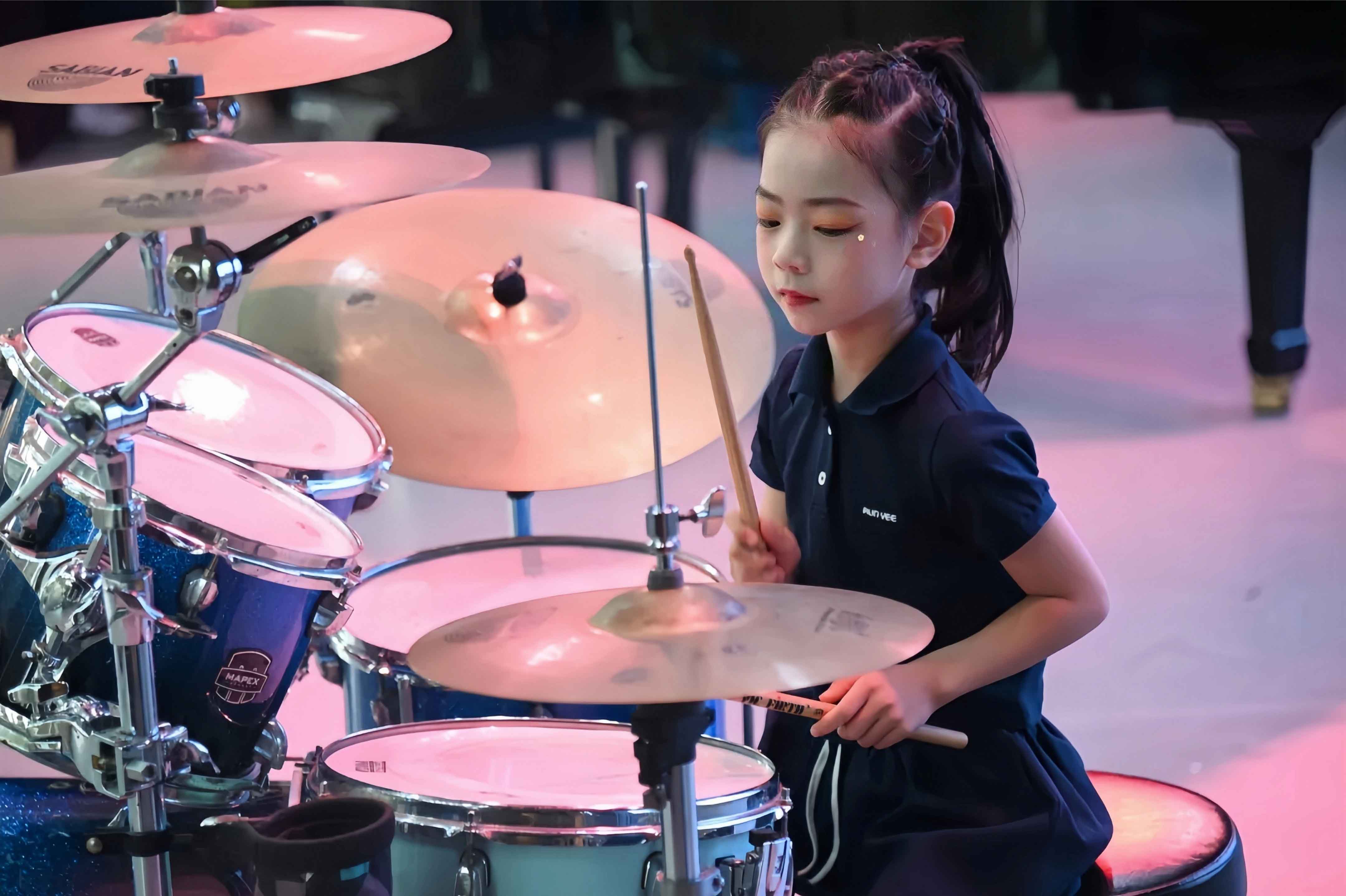 樂樂同學(xué)參加義烏校園架子鼓及鋼琴匯演現(xiàn)場(chǎng)